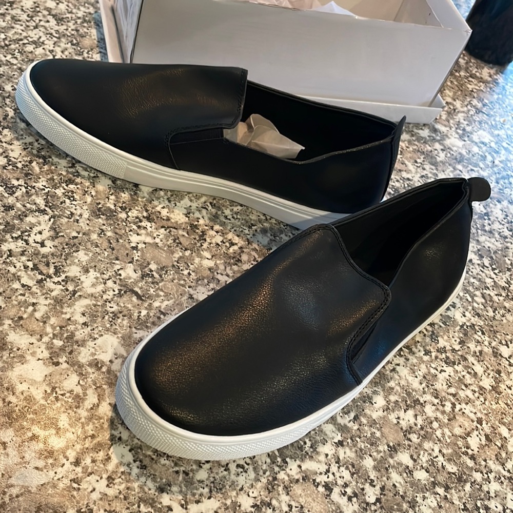 Women’s new in box black faux leather slide on sneakers